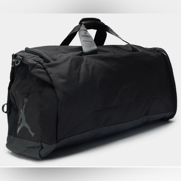 Air Jordan Men’s Elite Training Duffle Duffel Bag Gym Travel Bag SM0920-K5X - Picture 2 of 9